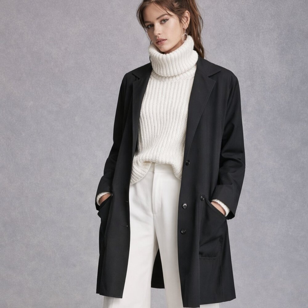 MaxMara (Made in Italy) 100% virgin wool black coat, classy and elegant